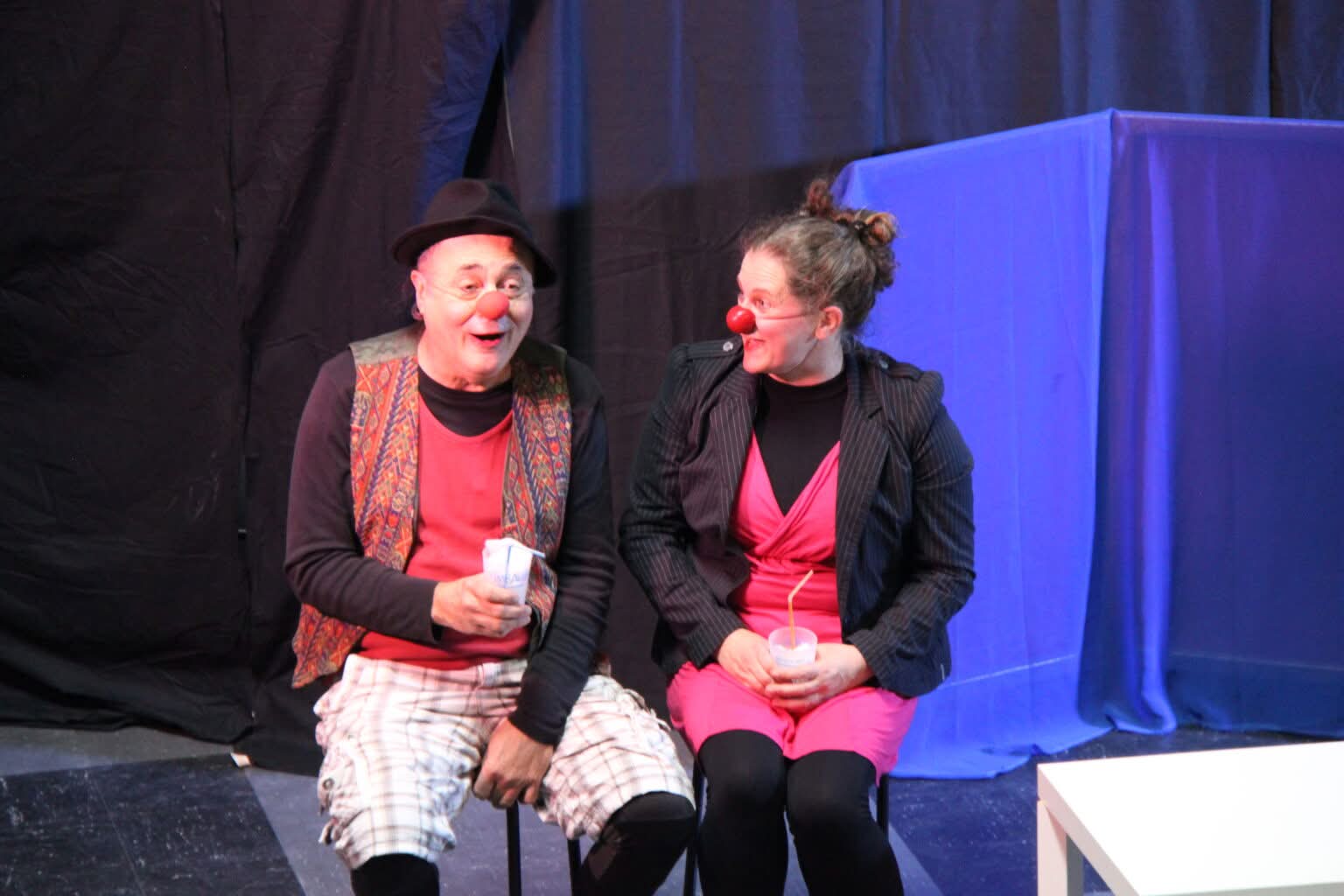Deux clowns sur scène