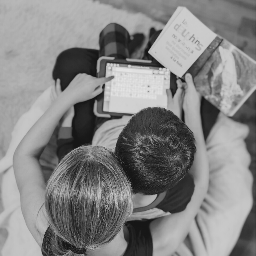 photo femme et enfant utilisant un TLA